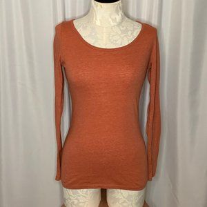 THREADS 4 THOUGHT Med Rust Color Scoop Neck LngSlv